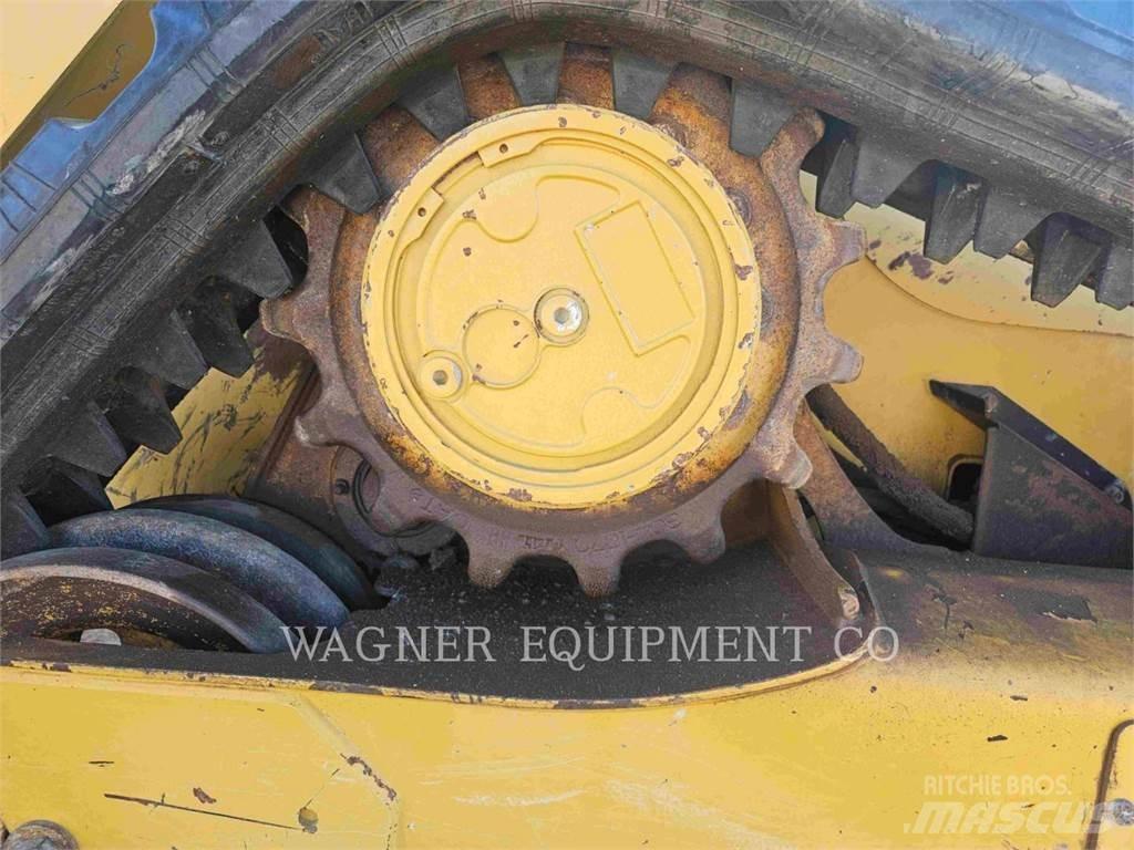 CAT 259D Верижен товарач