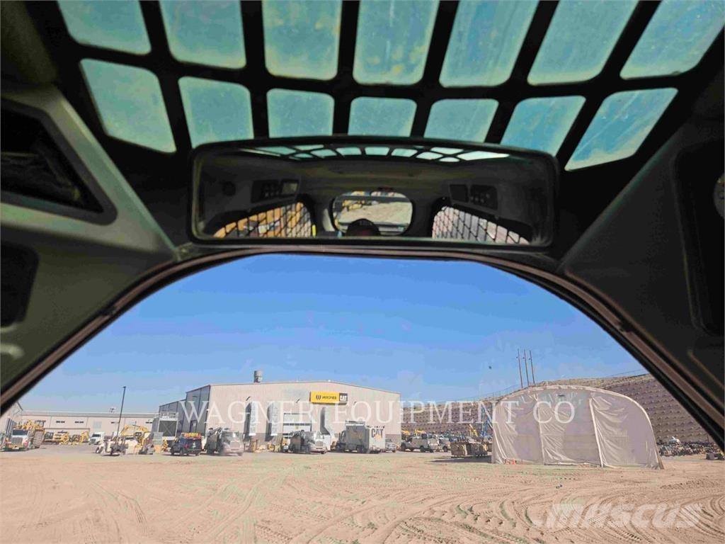 CAT 259D Верижен товарач