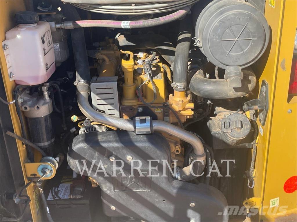 CAT 259D Верижен товарач