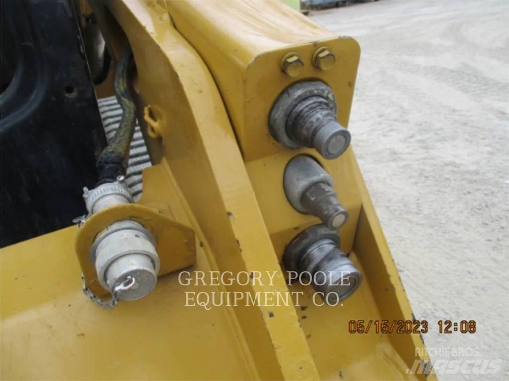 CAT 259D3 Верижен товарач