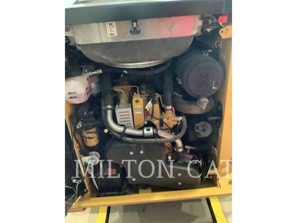 CAT 259D3 Верижен товарач