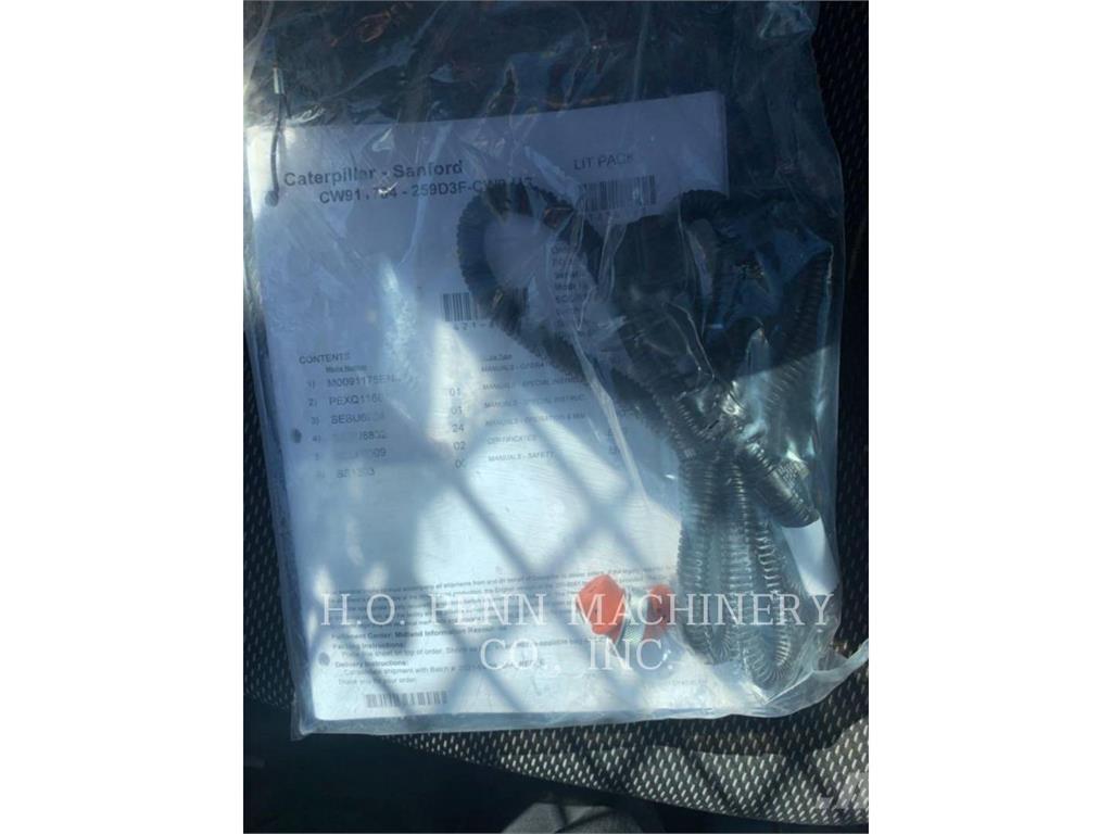 CAT 259D3 Верижен товарач