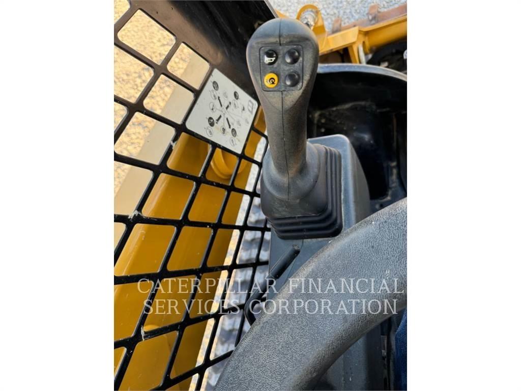 CAT 259D3 Верижен товарач