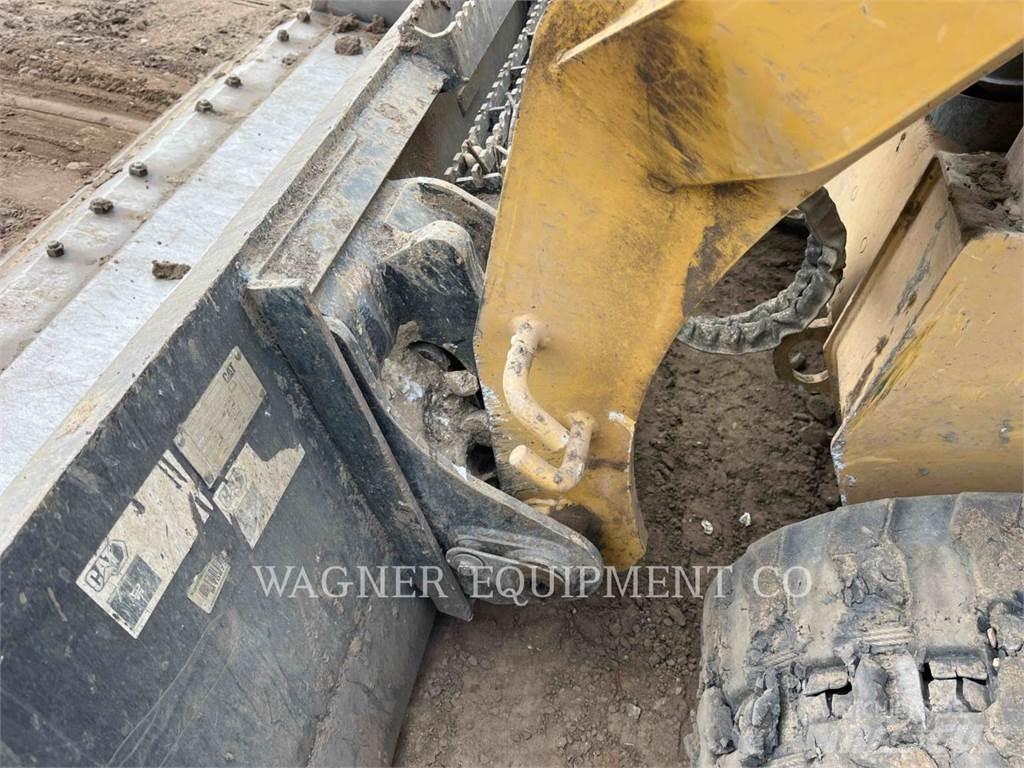 CAT 259D3 Верижен товарач