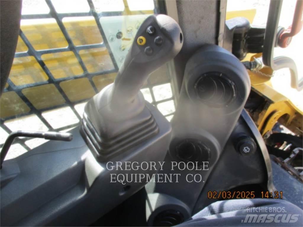 CAT 259D3 Верижен товарач