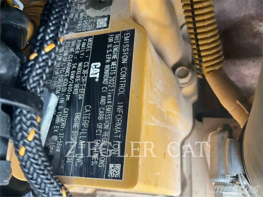 CAT 259D3 Верижен товарач