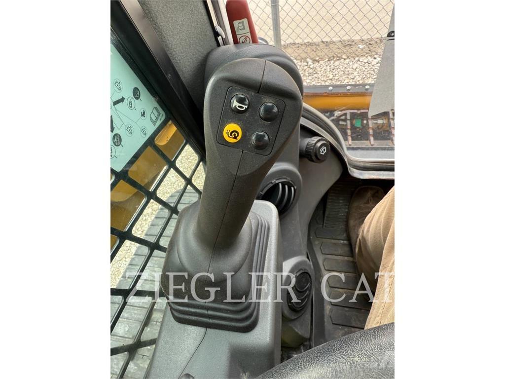 CAT 259D3 Верижен товарач