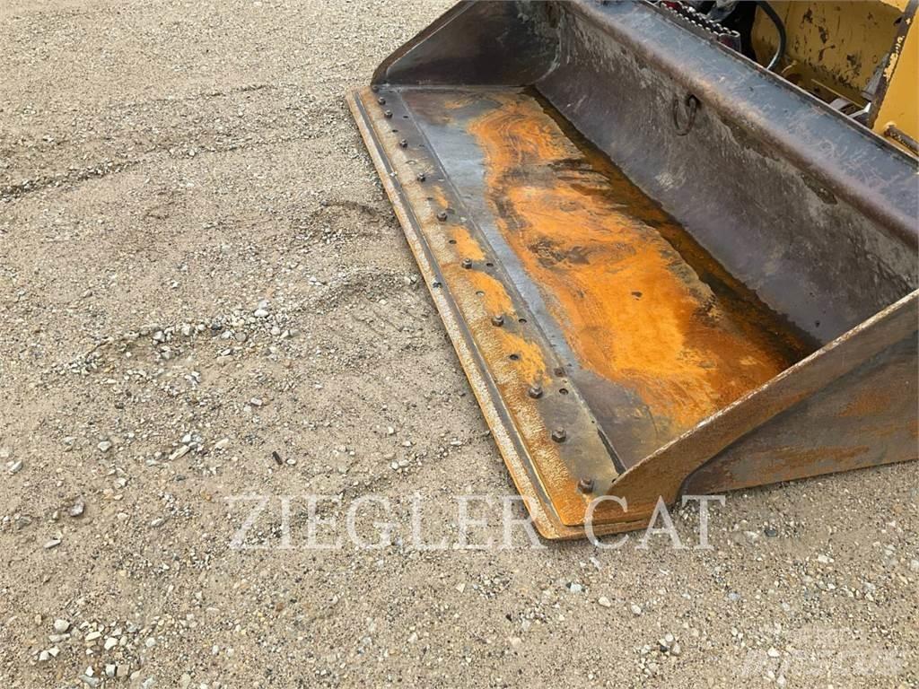 CAT 259D3 Верижен товарач