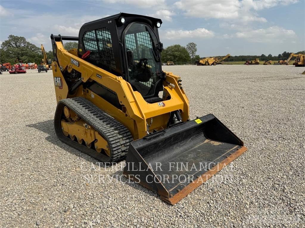 CAT 259D3 Верижен товарач