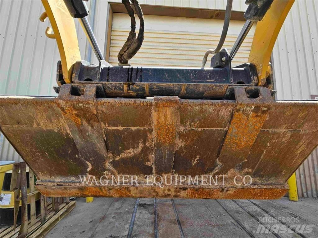 CAT 259D3 Верижен товарач