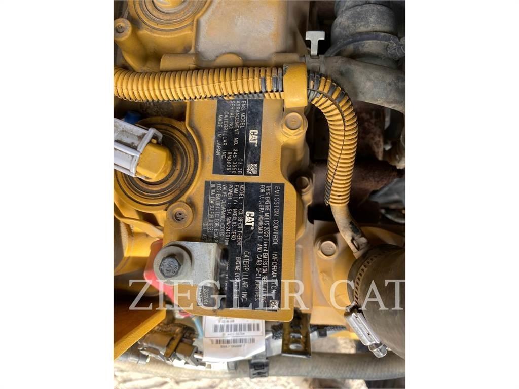 CAT 259D3 Верижен товарач