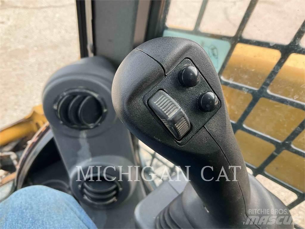 CAT 259D3 Верижен товарач