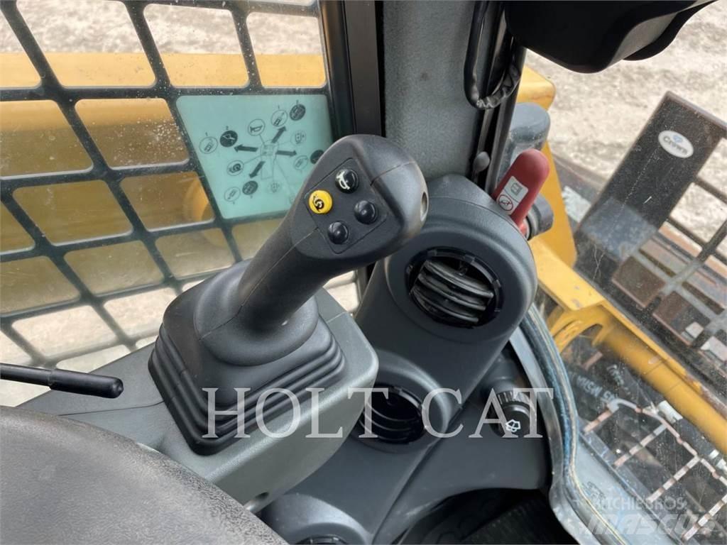 CAT 259D3 Верижен товарач