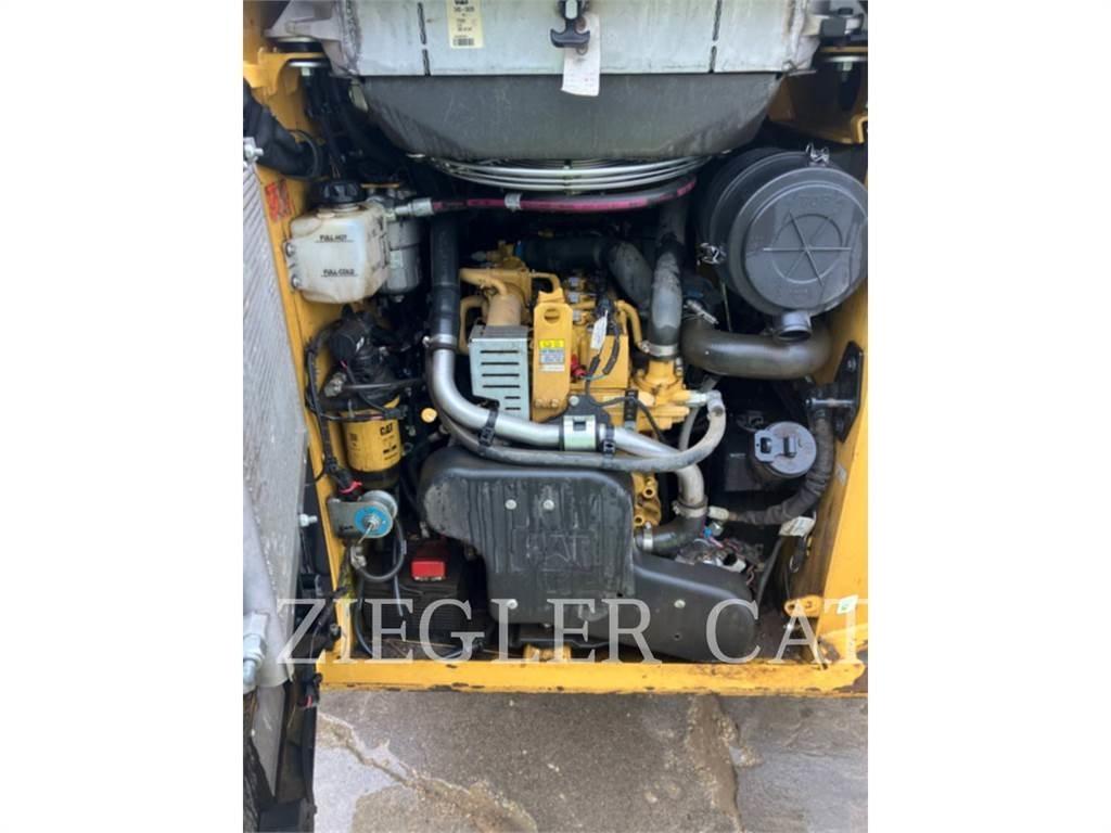 CAT 259D3 Верижен товарач