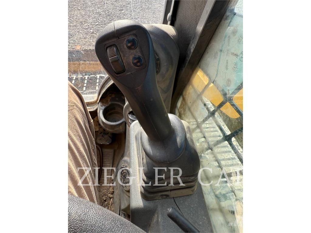 CAT 259D3 Верижен товарач