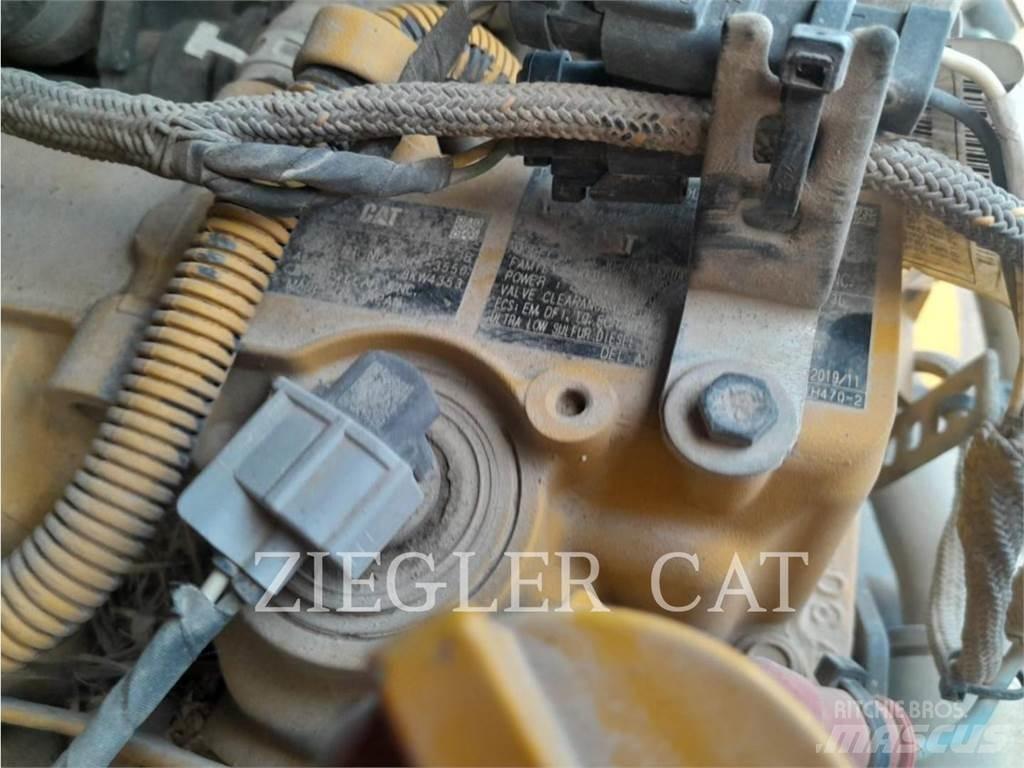 CAT 259D3 Верижен товарач