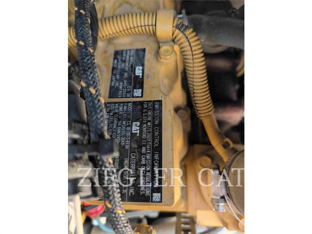 CAT 259D3 Верижен товарач