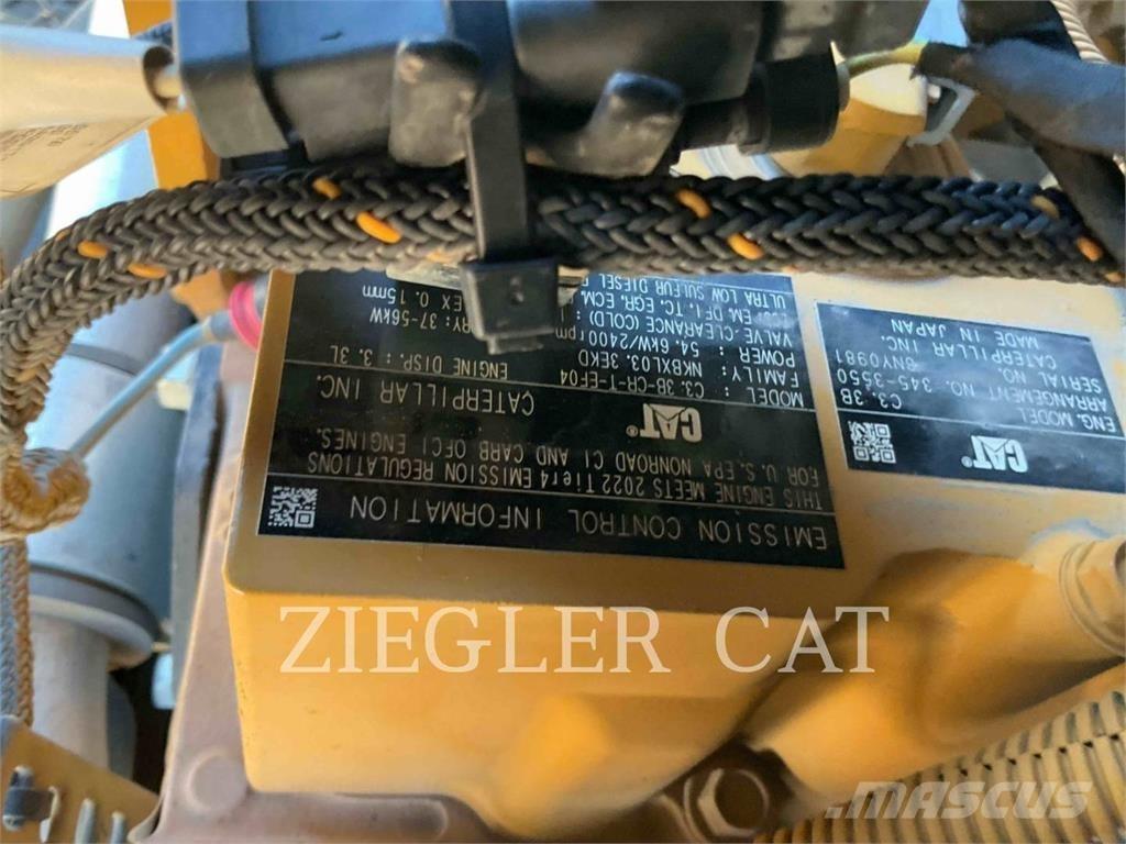 CAT 259D3 Верижен товарач