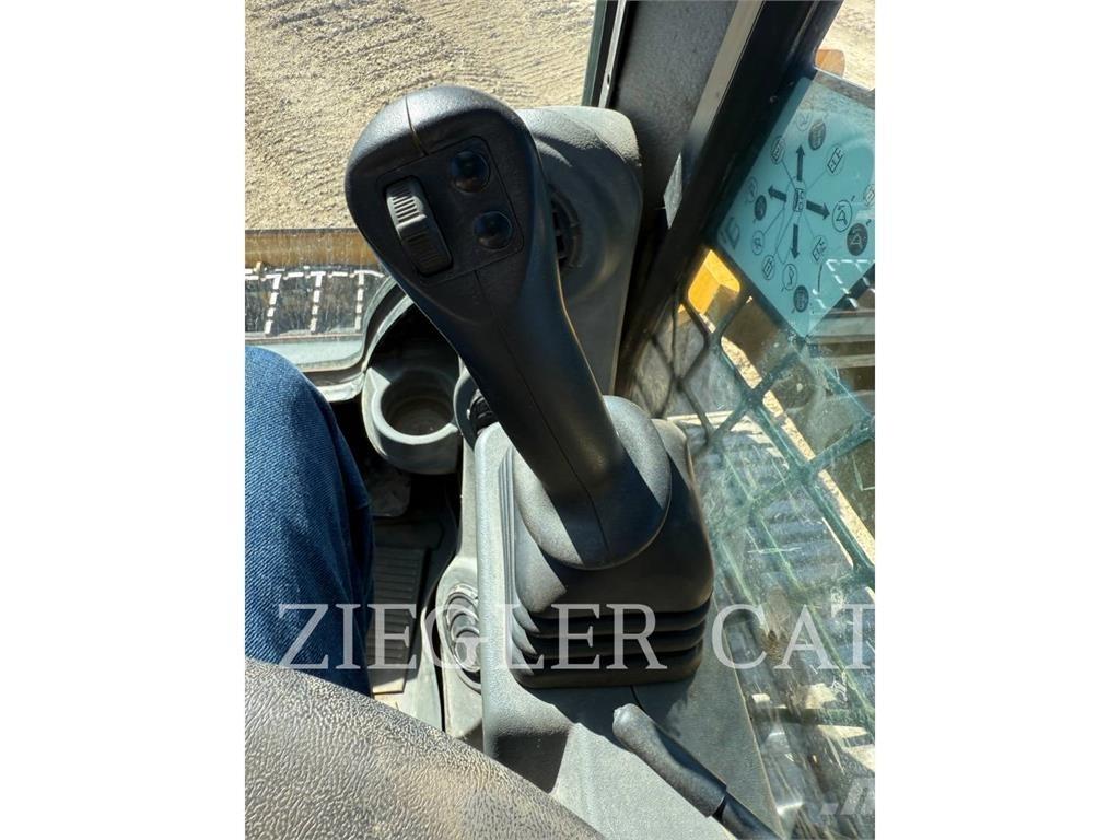 CAT 259D3 Верижен товарач