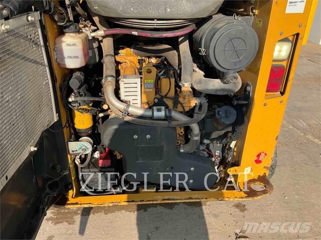 CAT 259D3 Верижен товарач