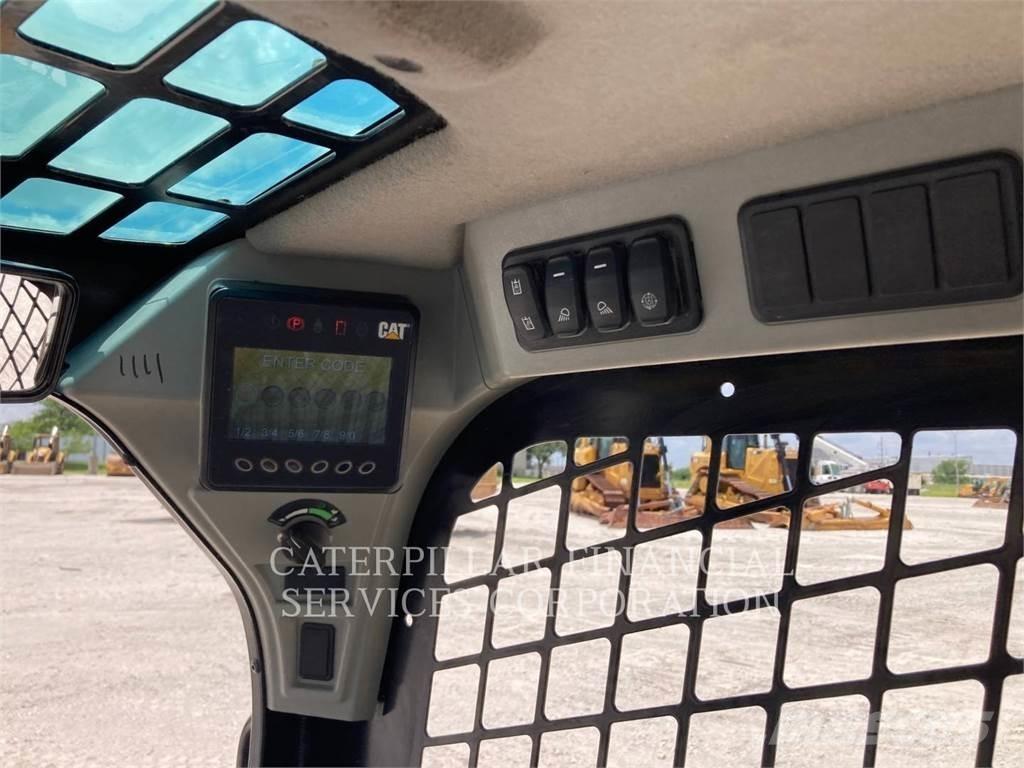 CAT 259D3 Верижен товарач