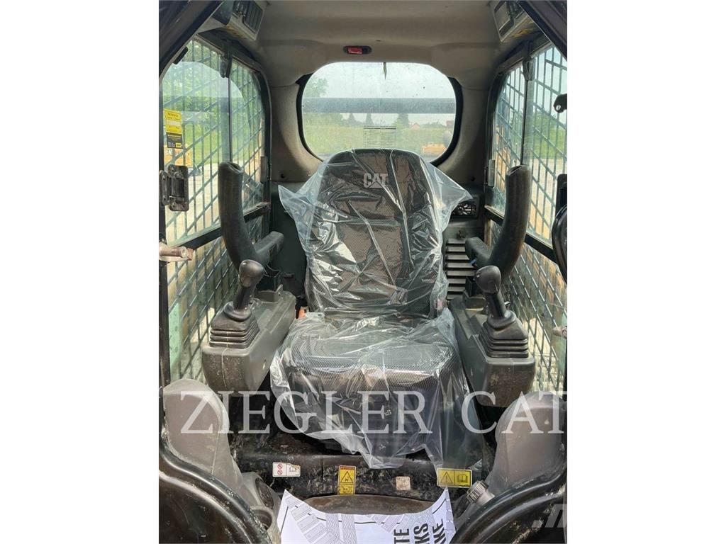 CAT 259D3 Верижен товарач