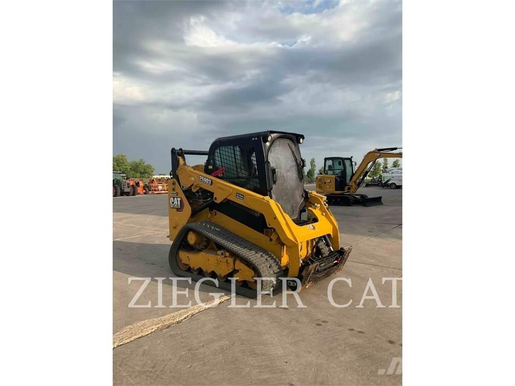 CAT 259D3 Верижен товарач