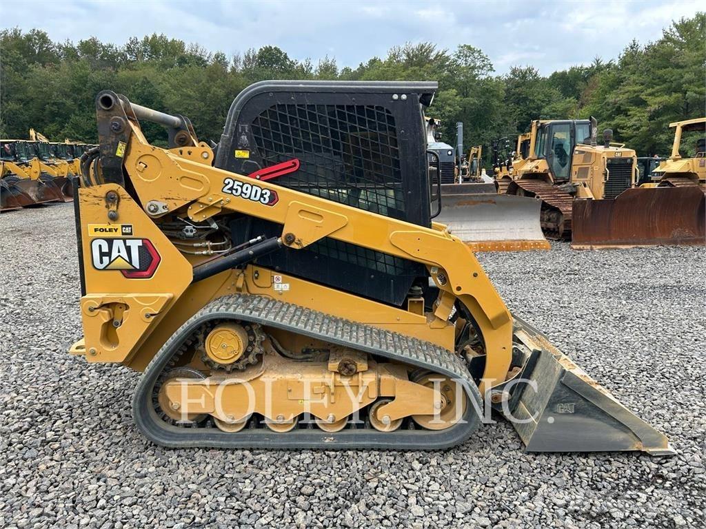 CAT 259D3 Верижен товарач