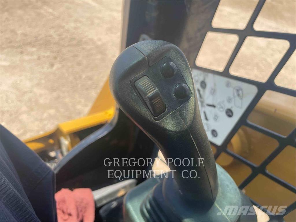 CAT 259D3 Верижен товарач