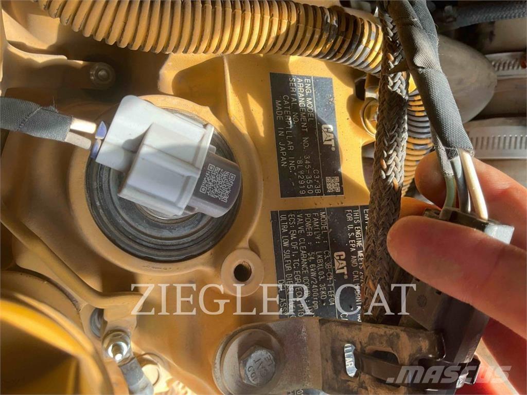 CAT 259D3 Верижен товарач