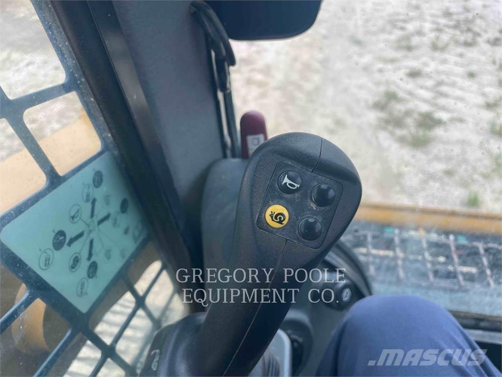 CAT 259D3 Верижен товарач