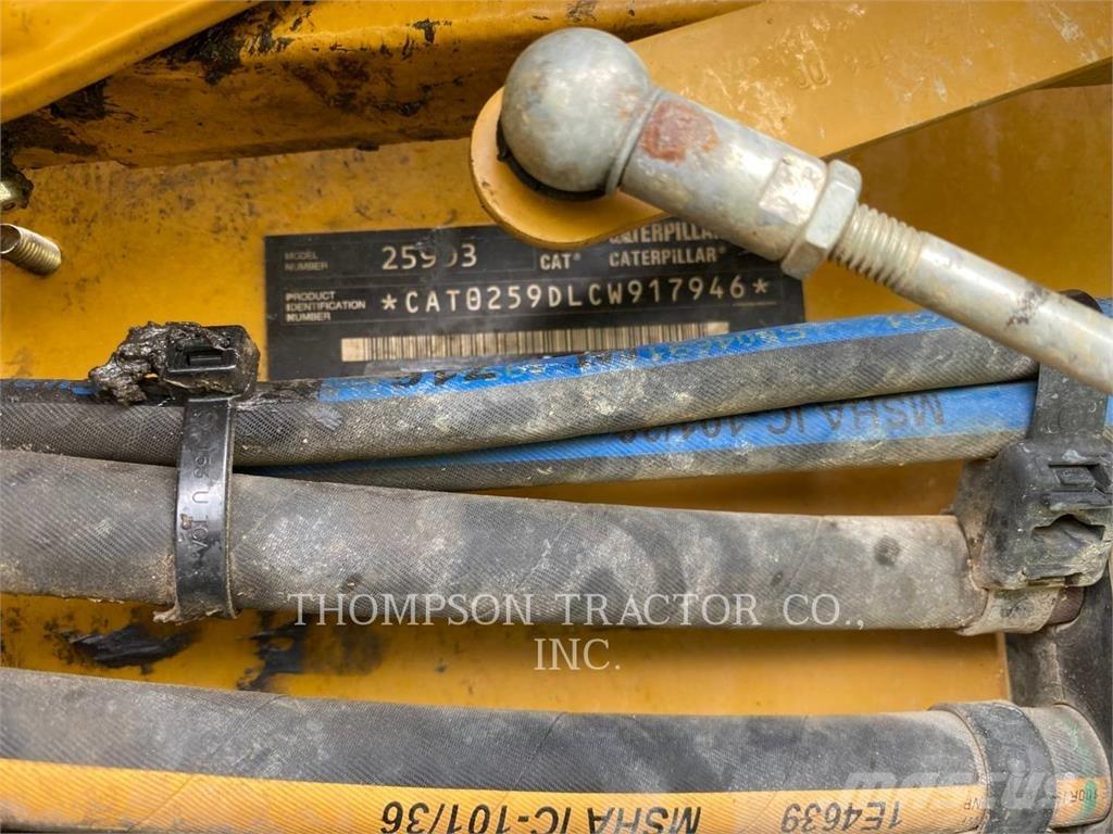 CAT 259D3 Верижен товарач