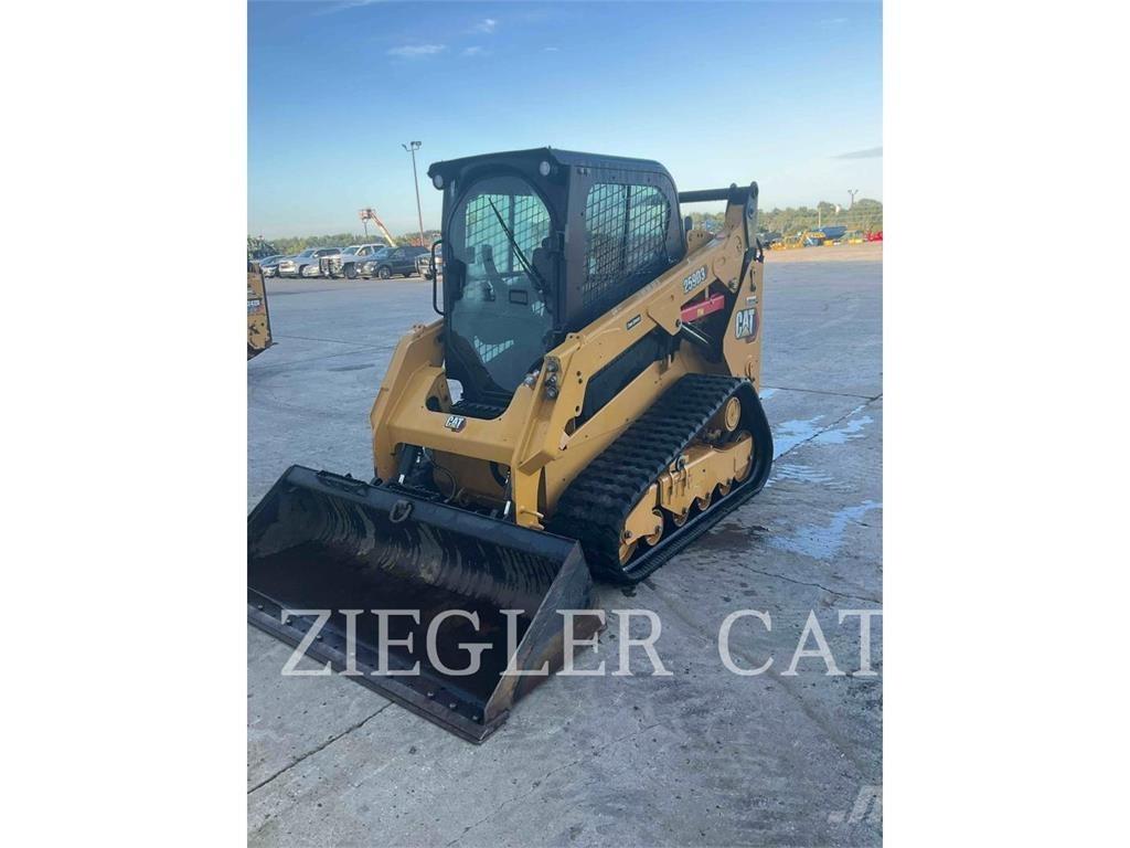 CAT 259D3 Верижен товарач