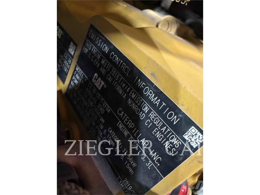 CAT 259D3 Верижен товарач