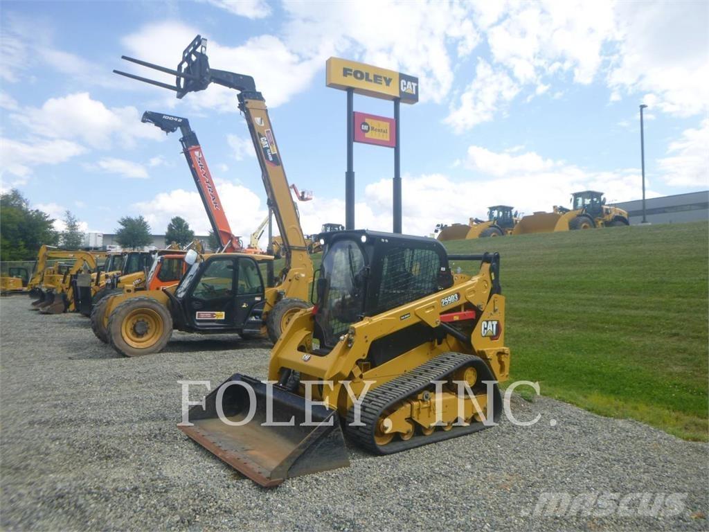 CAT 259D3 Верижен товарач
