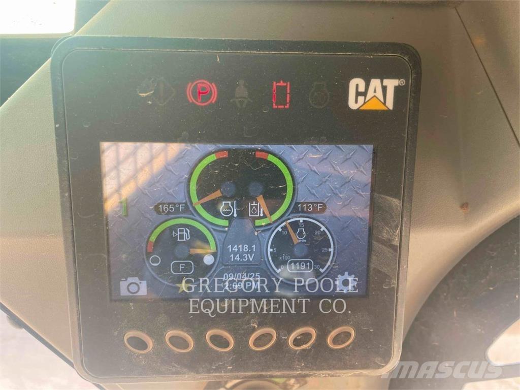 CAT 259D3 Верижен товарач