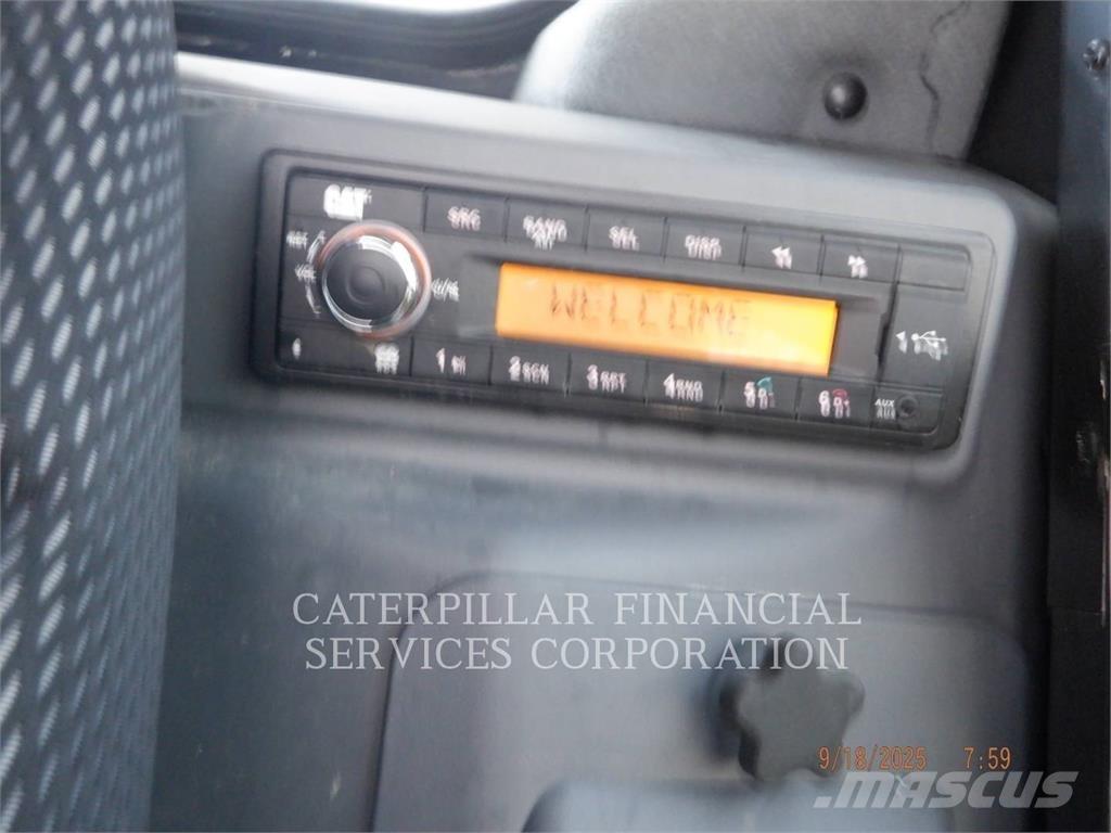 CAT 259D3 Верижен товарач