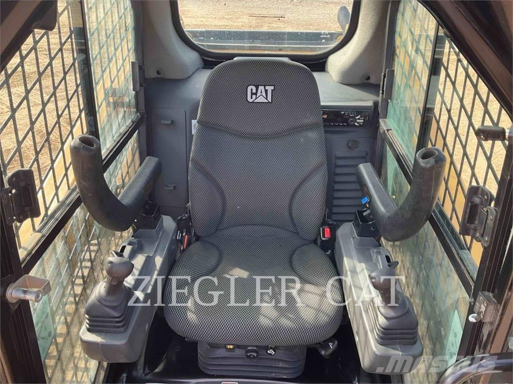 CAT 259D3 Верижен товарач