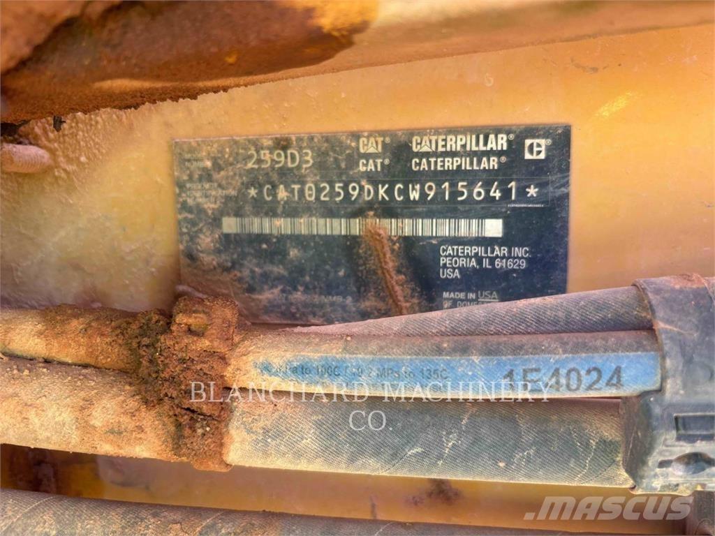CAT 259D3 Верижен товарач