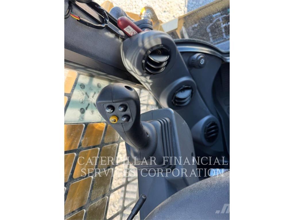 CAT 259D3 Верижен товарач