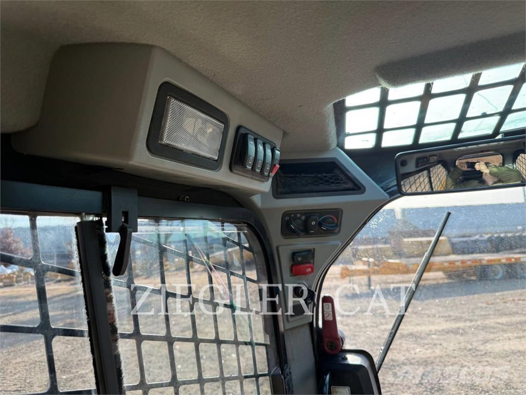 CAT 259D3 Верижен товарач