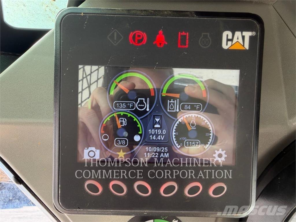 CAT 259D3 Верижен товарач