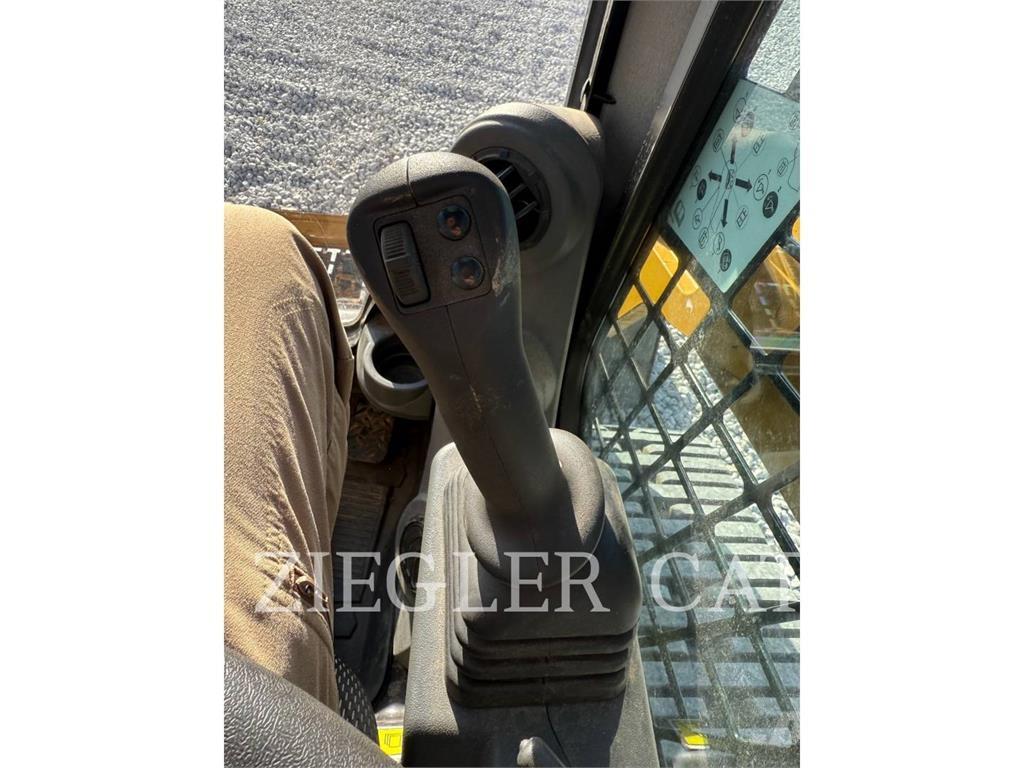 CAT 259D3 Верижен товарач