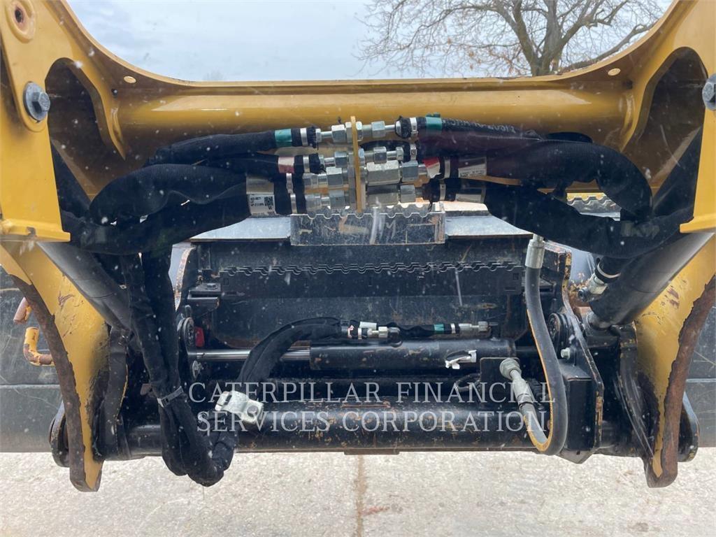 CAT 259D3 Верижен товарач