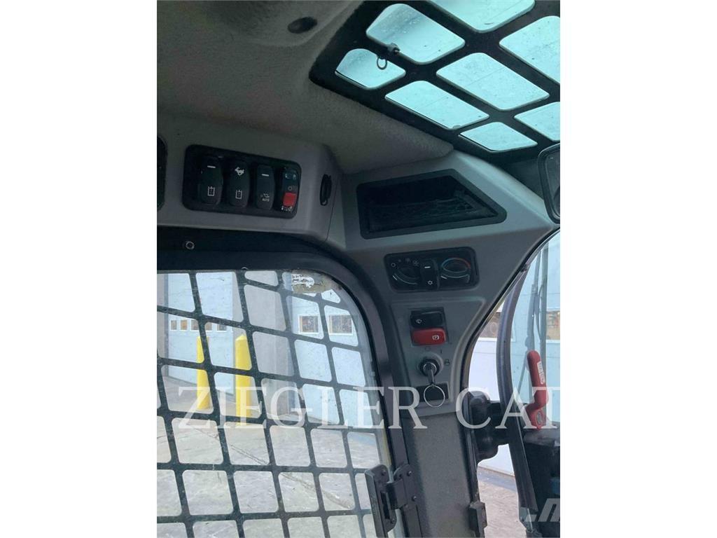 CAT 259D3 Верижен товарач