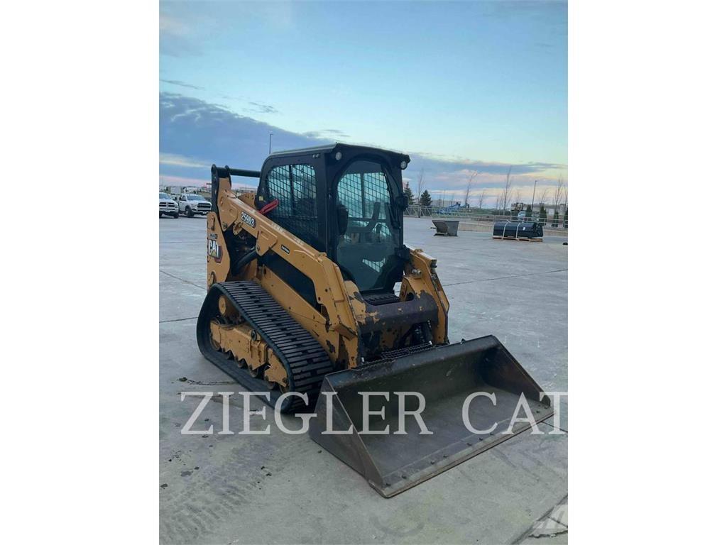CAT 259D3 Верижен товарач