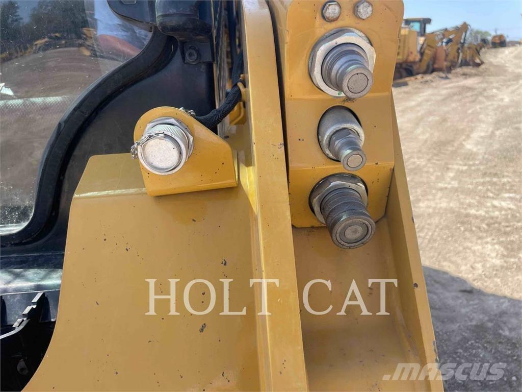 CAT 259D3 Верижен товарач