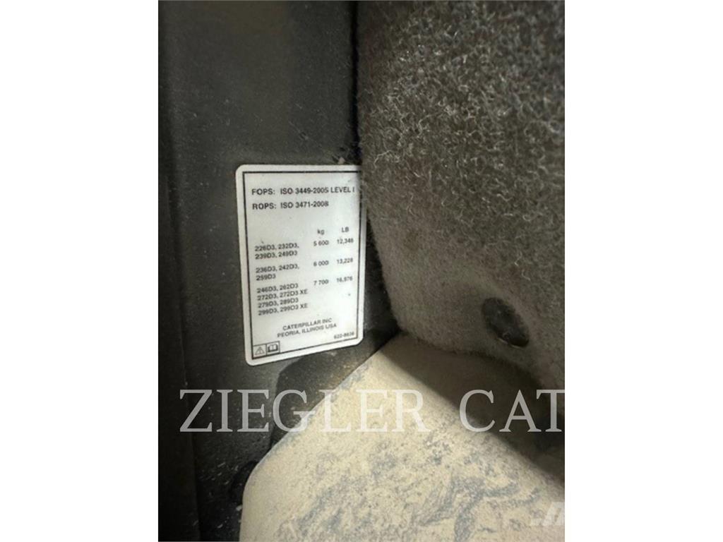 CAT 259D3 Верижен товарач