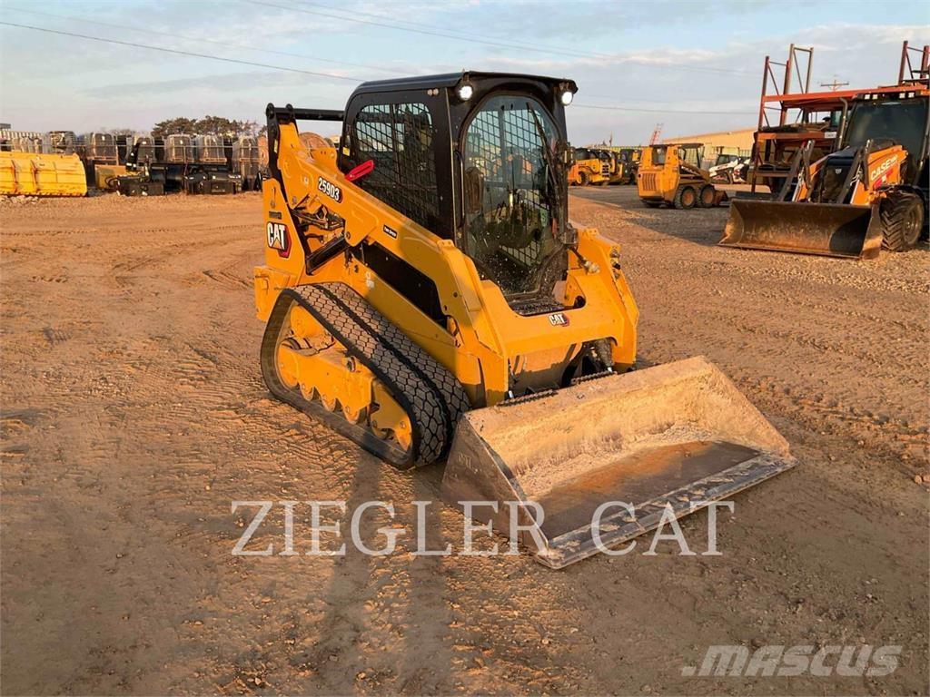 CAT 259D3 Верижен товарач