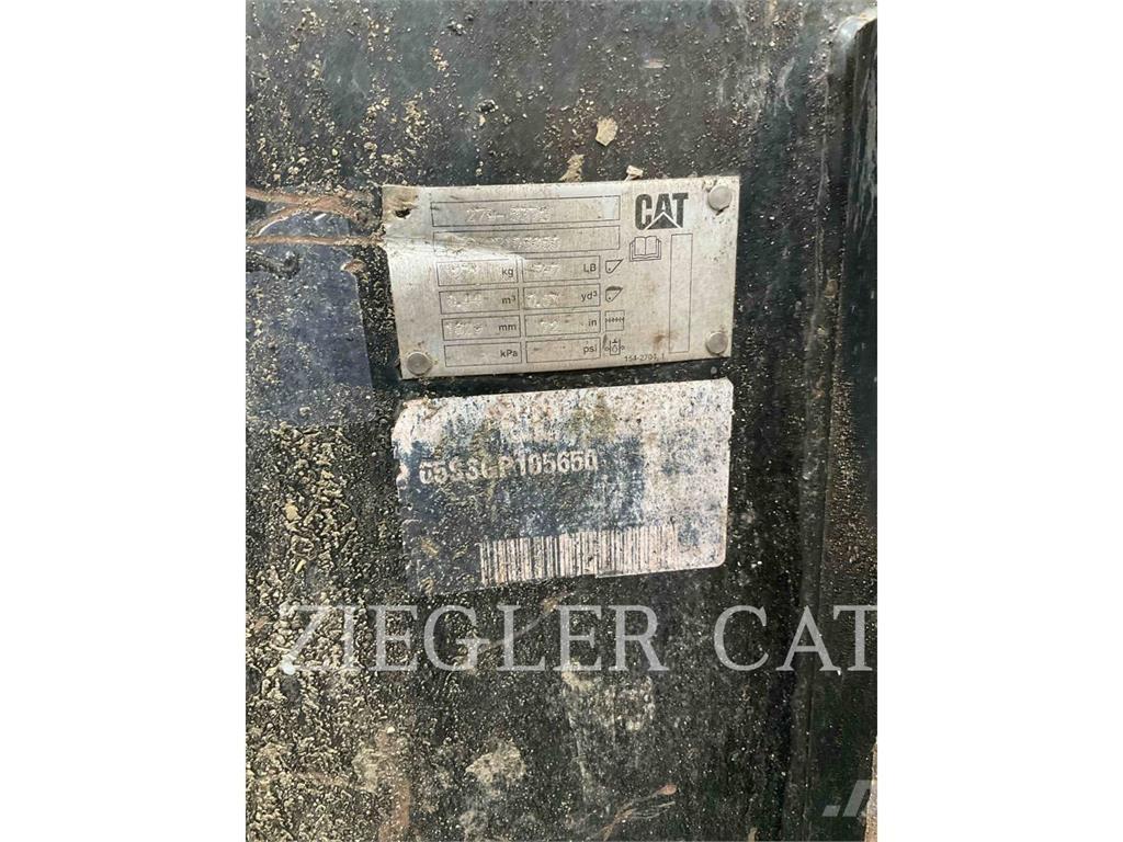 CAT 259D3 Верижен товарач